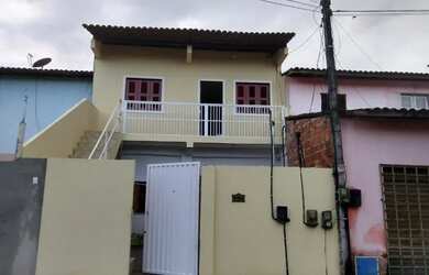 Imagem: A casa possui 4 Dormitórios, 2 Banheiros, 1 Vaga na garagem