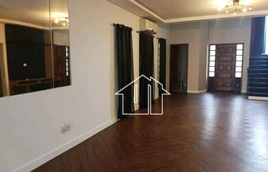 Imagem: A casa possui 4 Dormitórios, 5 Banheiros, 5 Vagas na garagem