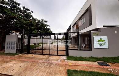 Imagem: A casa possui 3 Dormitórios, 3 Banheiros, 2 Vagas na garagem