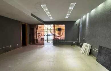 Imagem: A casa possui 4 Dormitórios, 2 Banheiros, 1 Vaga na garagem