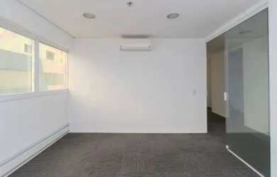 Imagem: O depósito possui 2 Vagas na garagem, 64m² de Área e está