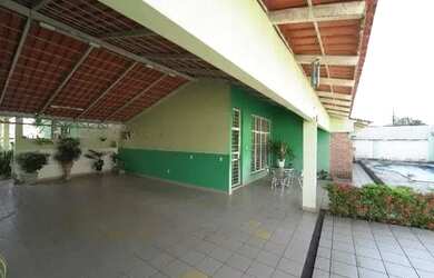 Imagem: A casa em condomínio possui 4 Dormitórios, 1 Banheiro, 5 Vagas