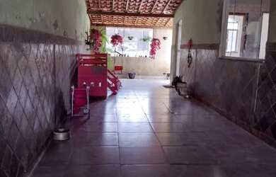 Imagem: A casa possui 4 Dormitórios, 4 Banheiros, 4 Vagas na garagem