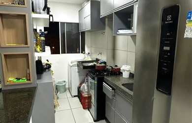 Imagem: O apartamento possui 2 Dormitórios, 1 Banheiro, 1 Vaga na garagem