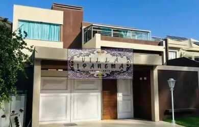 Imagem: A casa possui 5 Dormitórios, 1 Banheiro, 2 Vagas na garagem