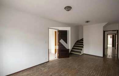 Imagem: A casa possui 3 Dormitórios, 4 Banheiros, 3 Vagas na garagem