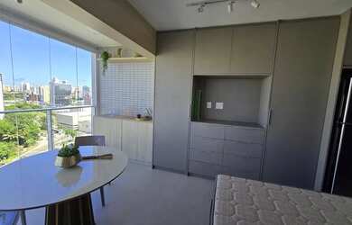 Imagem: O apartamento possui 1 Dormitório, 1 Banheiro, 1 Vaga na garagem