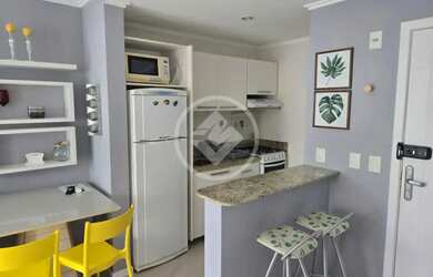 Imagem: O apartamento possui 1 Dormitório, 1 Banheiro, 1 Vaga na garagem