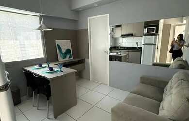 Imagem: O apartamento possui 1 Dormitório, 1 Banheiro, 1 Vaga na garagem