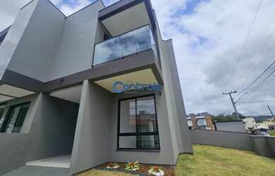 Imagem: A casa possui 2 Dormitórios, 3 Banheiros, 2 Vagas na garagem