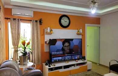 Imagem: A casa possui 3 Dormitórios, 4 Banheiros, 2 Vagas na garagem