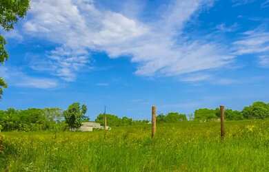 Imagem: O terreno possui 300m² de Área e está localizado em Village