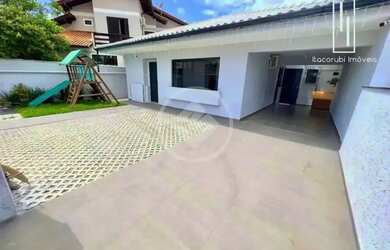 Imagem: A casa possui 4 Dormitórios, 3 Banheiros, 4 Vagas na garagem