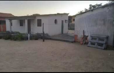 Imagem: A casa possui 2 Dormitórios, 1 Banheiro, 1 Vaga na garagem