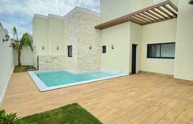 Imagem: A casa em condomínio possui 3 Dormitórios, 3 Banheiros, 2