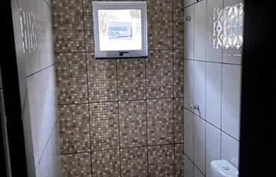 Imagem: A casa possui 1 Dormitório, 1 Banheiro, 1 Vaga na garagem