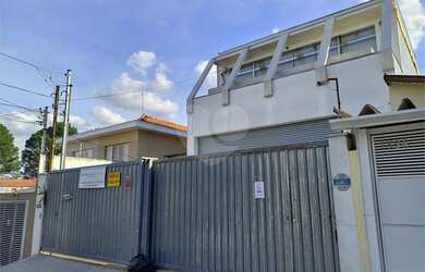 Imagem: O depósito possui 2 Vagas na garagem e 270m² de Área e está