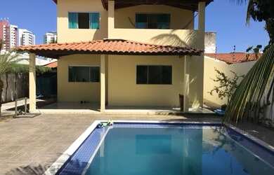 Imagem: A casa possui 4 Dormitórios, 3 Banheiros, 1 Vaga na garagem