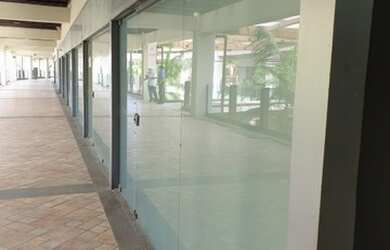 Imagem: O depósito possui 5 Vagas na garagem, 324m² de Área e está