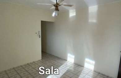 Imagem: A casae possui 2 Dormitórios, 2 Banheiros, 4 Vagas na garagem