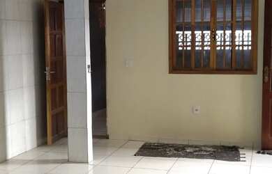 Imagem: A casa possui 2 Dormitórios, 1 Banheiro, 1 Vaga na garagem