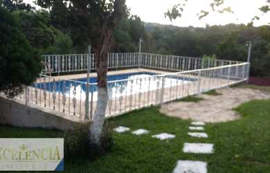 Imagem: A fazenda possui 4.046m² de Área, Piscina, Varanda e está