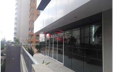 Imagem: O depósito possui 3 Vagas na garagem e 233m² de Área e está