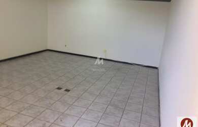 Imagem: O depósito possui 1 Vaga na garagem, 53m² de Área e está