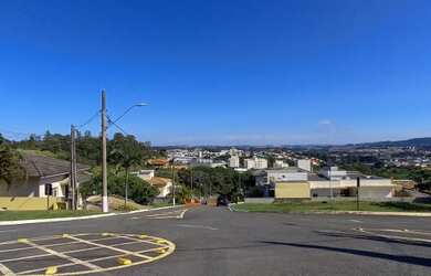 Imagem: O terreno possui 420m² de Área e está localizado em Pinheirinho