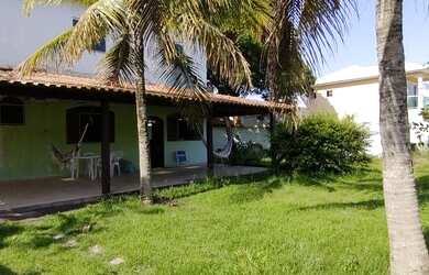 Imagem: A casa possui 3 Dormitórios, 2 Banheiros, 1 Vaga na garagem