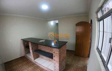 Imagem: A casa possui 2 Dormitórios, 2 Banheiros, 2 Vagas na garagem