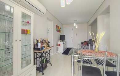 Imagem: O apartamento possui 1 Dormitório, 1 Banheiro, 1 Vaga na garagem