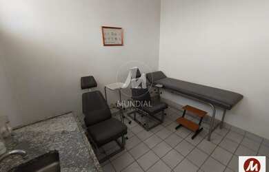 Imagem: O depósito possui 1 Vaga na garagem e 97m² de Área e está