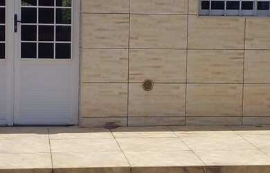 Imagem: A casa possui 2 Dormitórios, 1 Banheiro e está localizado