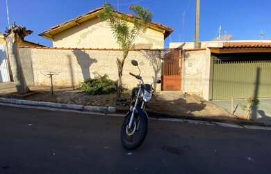 Imagem: A casa possui 2 Dormitórios, 1 Banheiro e está localizado