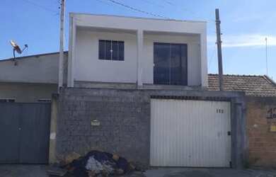 Imagem: A casa possui 2 Dormitórios, 1 Banheiro, 1 Vaga na garagem