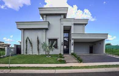 Imagem: A casa em condomínio possui 4 Dormitórios, 4 Banheiros, 4