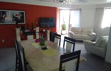 Imagem: A casa possui 3 Dormitórios, 3 Banheiros, 1 Vaga na garagem