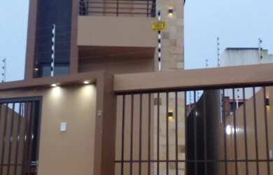 Imagem: A casa possui 3 Dormitórios, 4 Banheiros, 1 Vaga na garagem