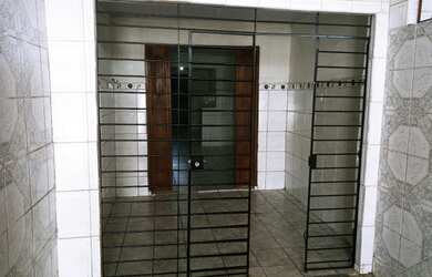 Imagem 3: Alugo Casa. Varanda, 80m² de Área, 1 Banheiroe2 Dormitórios