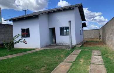 Imagem: A casa possui 2 Dormitórios, 2 Banheiros, 1 Vaga na garagem