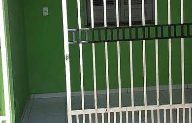 Imagem: A casa possui 1 Dormitório, 1 Banheiro e está localizado