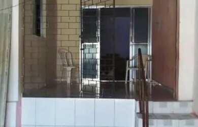 Imagem: A casa possui 2 Dormitórios, 2 Banheiros, 90m² de Área e