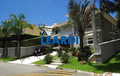 Imagem: A casa em condomínio possui 4 Dormitórios, 5 Banheiros, 2