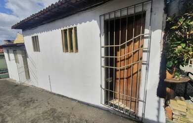 Imagem: A casa possui 2 Dormitórios, 1 Banheiro, 1 Vaga na garagem