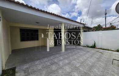 Imagem: A casa possui 3 Dormitórios, 4 Banheiros, 3 Vagas na garagem