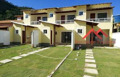 Imagem: A casa possui 2 Dormitórios, 2 Banheiros, 2 Vagas na garagem