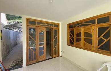 Imagem: A casa possui 2 Dormitórios, 1 Banheiro, 1 Vaga na garagem