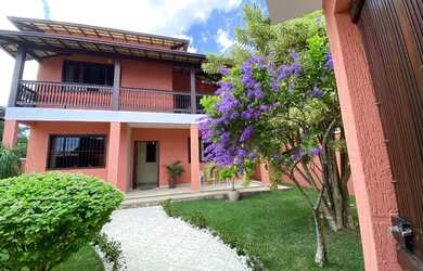 Imagem: A casa possui 5 Dormitórios, 5 Banheiros, 4 Vagas na garagem