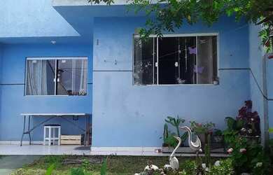 Imagem: A casa possui 3 Dormitórios, 2 Banheiros, 3 Vagas na garagem